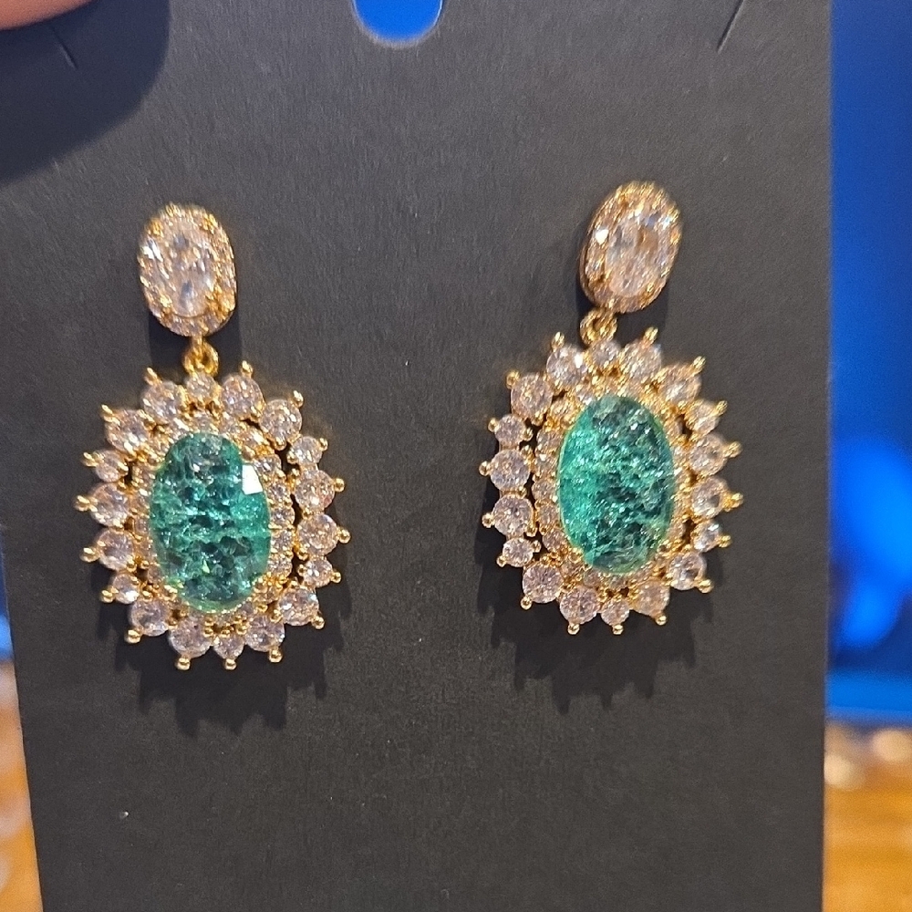 Elegant Gold and Green Oval Drop Earrings